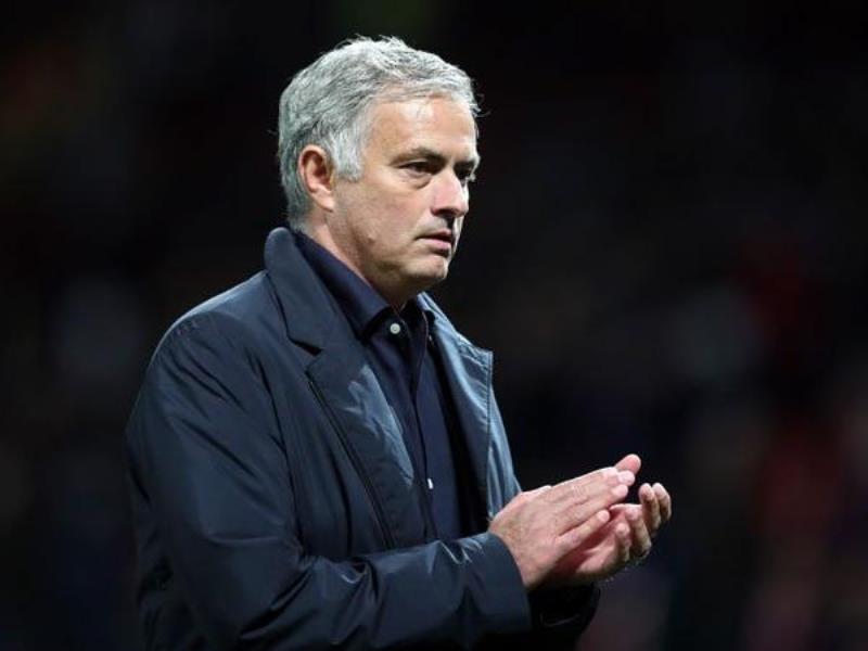 MU Pecat Mourinho