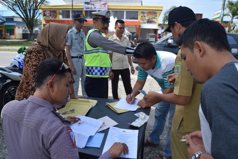 Tim Gabungan Razia  Pajak Kendaraan