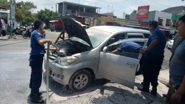 Avanza Terbakar di Bengkulu