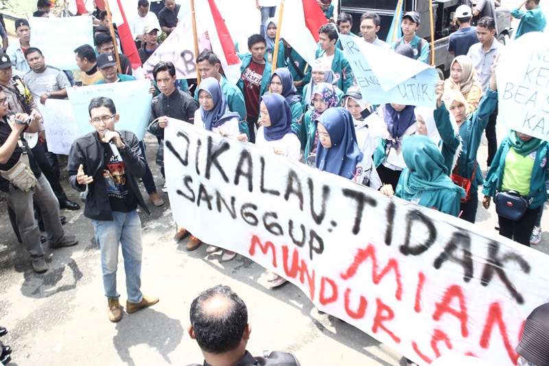Mahasiswa Unras Kembali Demo