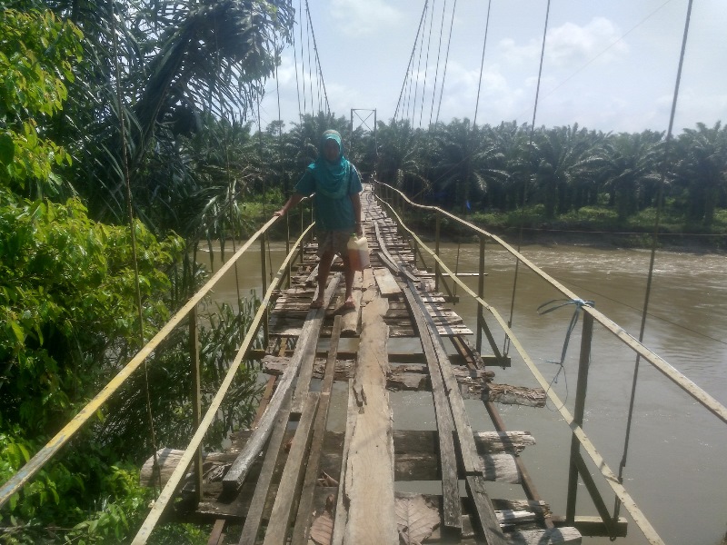 Jembatan di Desa Kelahiran  Plt Gub Bengkulu Rusak