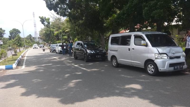 Enam Mobil Tabrakan Beruntun