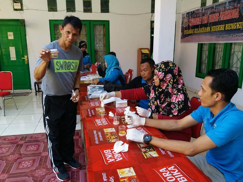 Puluhan Pegawai Kejari Bengkulu Jalani Tes Urine