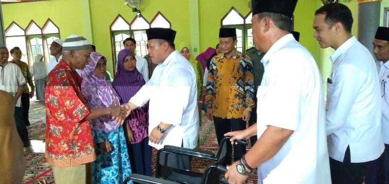 Bupati dan Wabup Bantu Penyandang Disabilitas