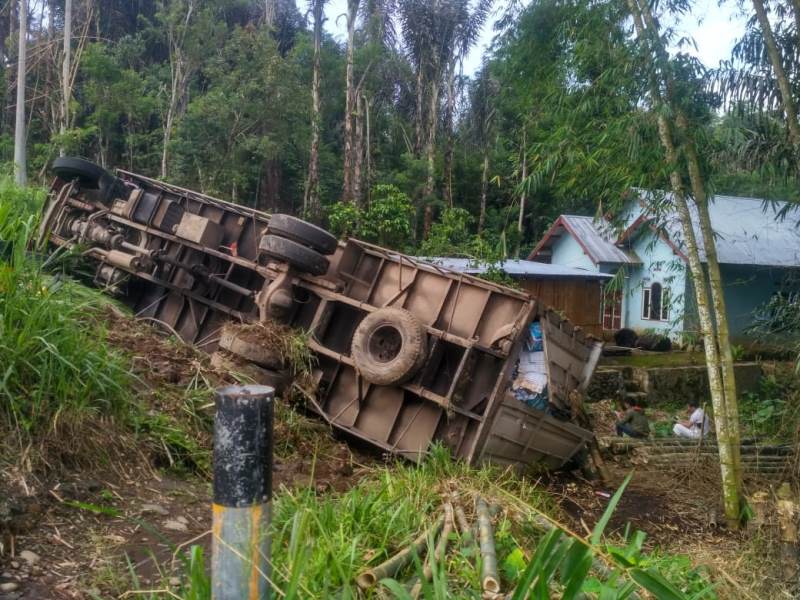 Tak Kuat Mendaki, Fuso Terbalik