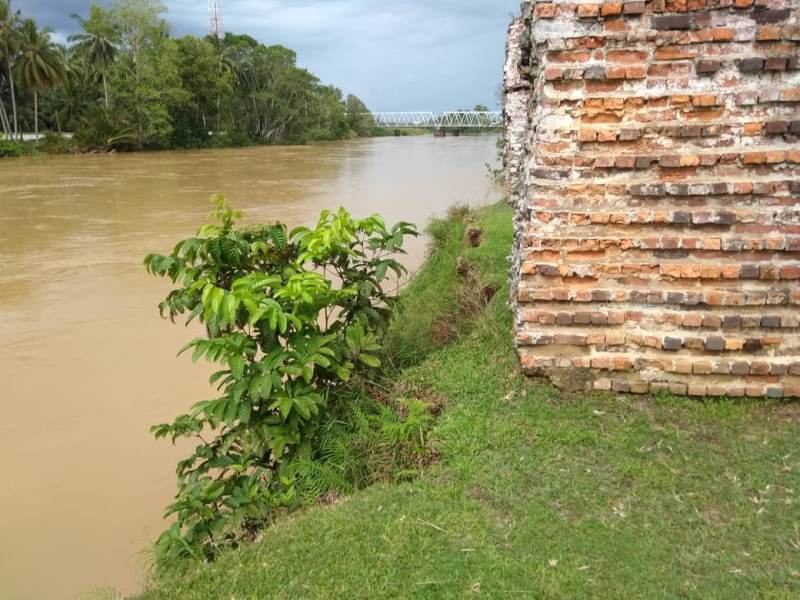 Benteng Anna Terancam Tenggelam