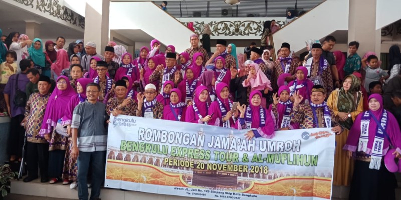 Bengkulu Ekspress Tour and Travel Berangkatkan 50 Jamaah Umrah