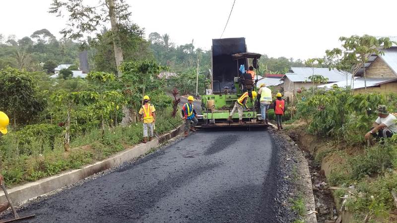 Bupati Targetkan Pembangunan Jalan Tembus