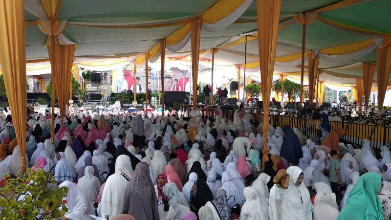 Acara Usai Zuhur, Sejak Pagi Ribuan Jamaah Sudah Padati Lokasi Tabligh Akbar UAS di Bengkulu