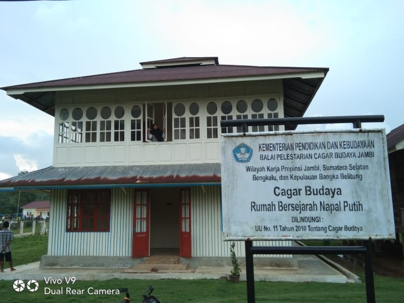 Rumah Bersejarah Gelap Gulita