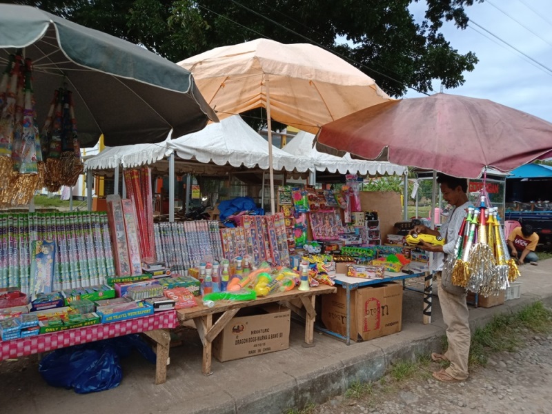 Penjual Terompet Bermunculan