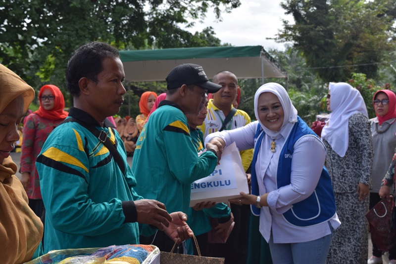 Pasien RSKJ Terima Peralatan Mandi