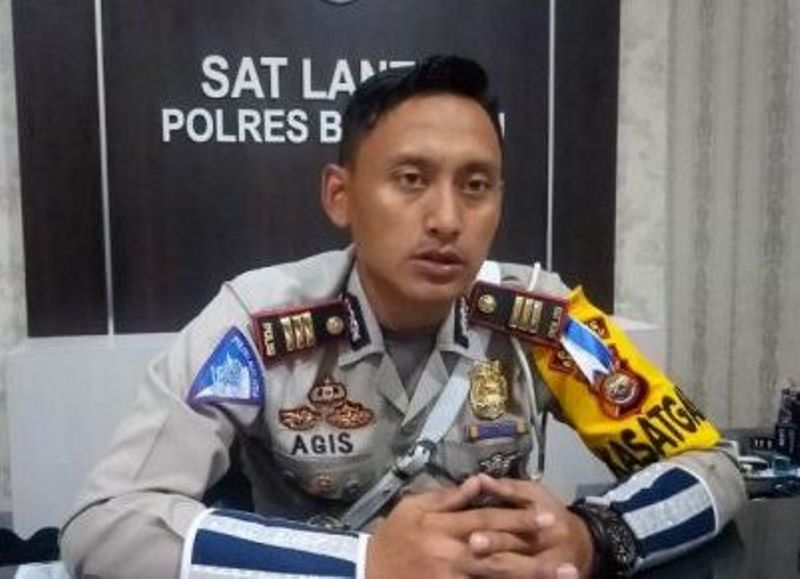 Arus Lalu Lintas  Pantai Dialihkan