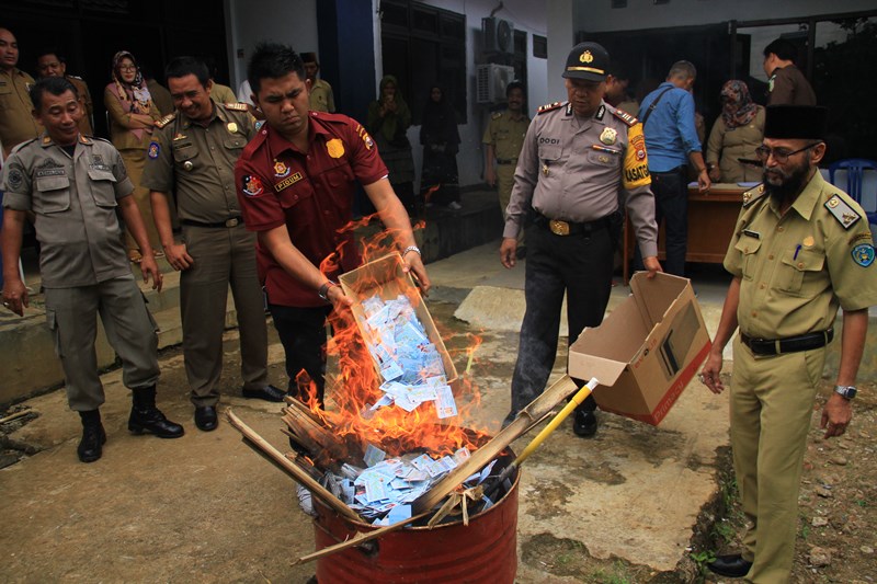 2.527 e-KTP Rusak Dibakar