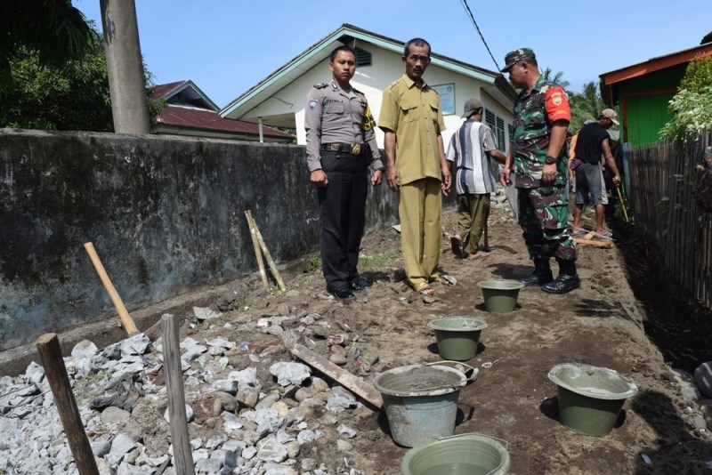 Desa Way Hawang  Berdayakan Masyarakat,  Bangun Rabat Beton