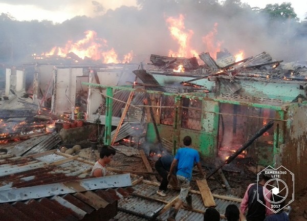 14 Rumah Terbakar