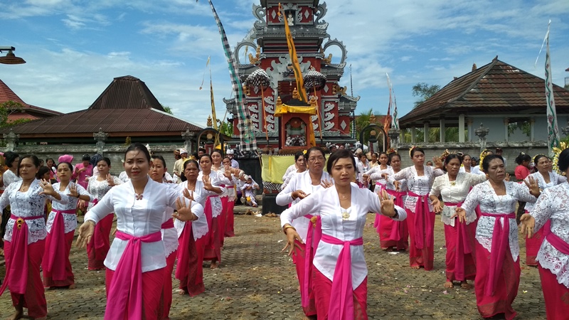 Umat Hindu Rayakan Hari Galungan