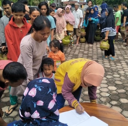 OP Gas 3 Kg Diserbu Pemilik Warung