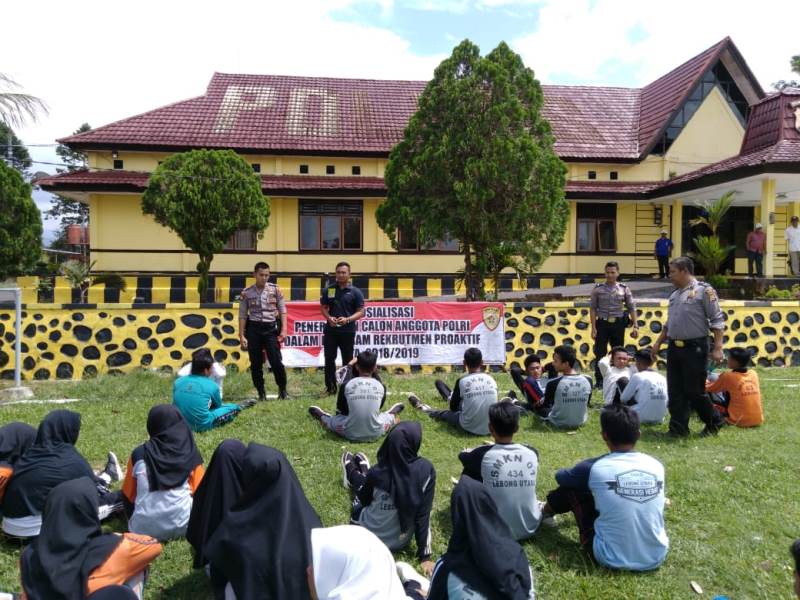 Siswa Ikuti Latihan Kesehatan