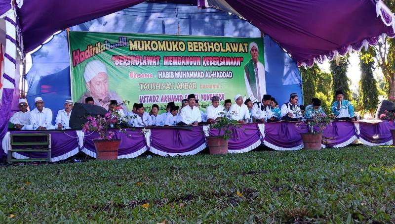 Ribuan Masyarakat Mukomuko Bersholawat