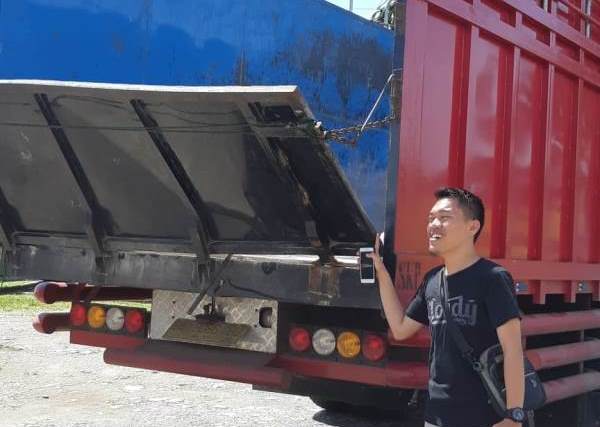 Motor Tabrak Truk Parkir,  Pelajar Rontok Gigi