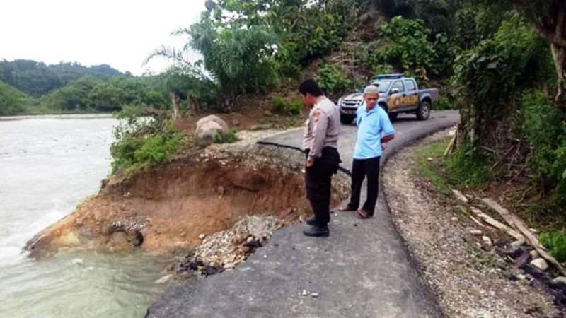 Abrasi Jalan Pagulir Makin Parah