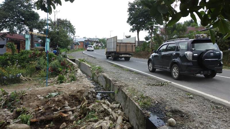 Masyarakat Minta Pagar Pengaman Jalan