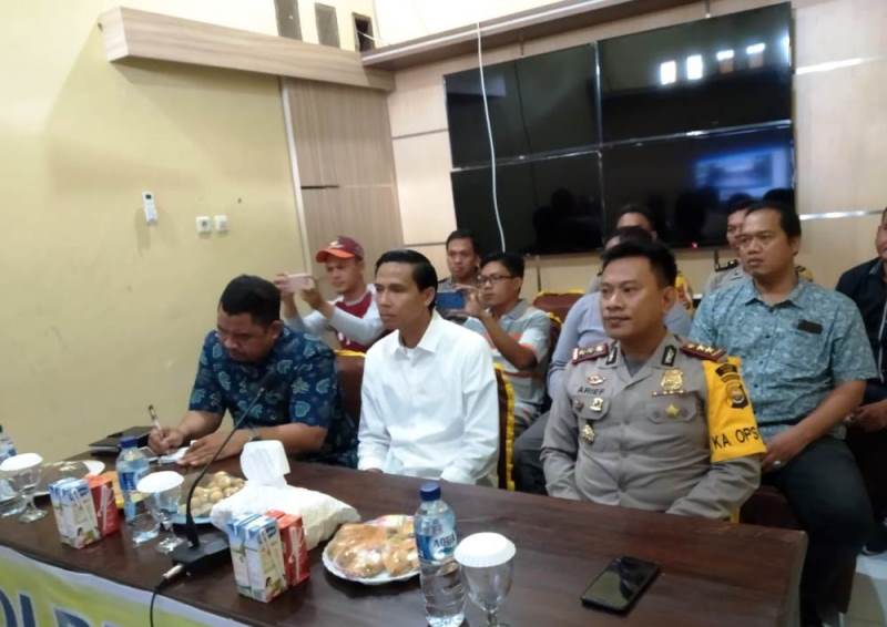 Bupati dan Kapolres  Ikuti Vicon Kapolri