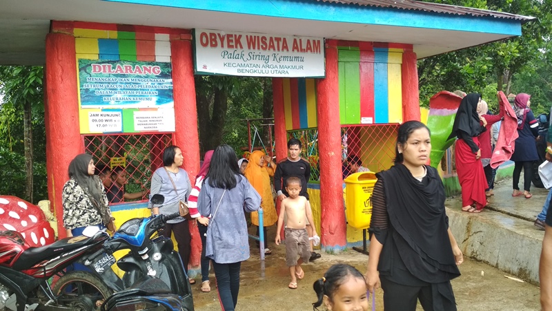 Pengunjung Wisata  Palak Siring Turun