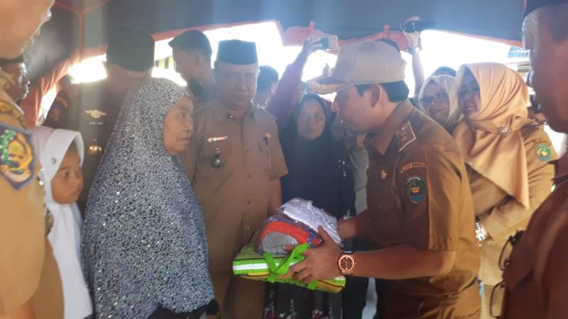 Giliran Wawali Serahkan Bantuan