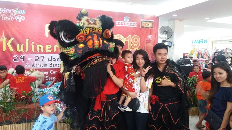 Barongsai Hibur  Pengunjung Benmall