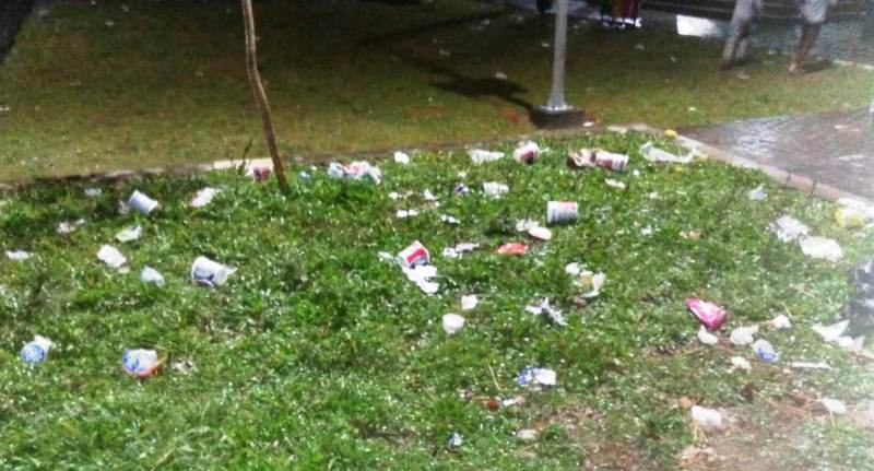 Sampah Berserakan di  Taman Smart City