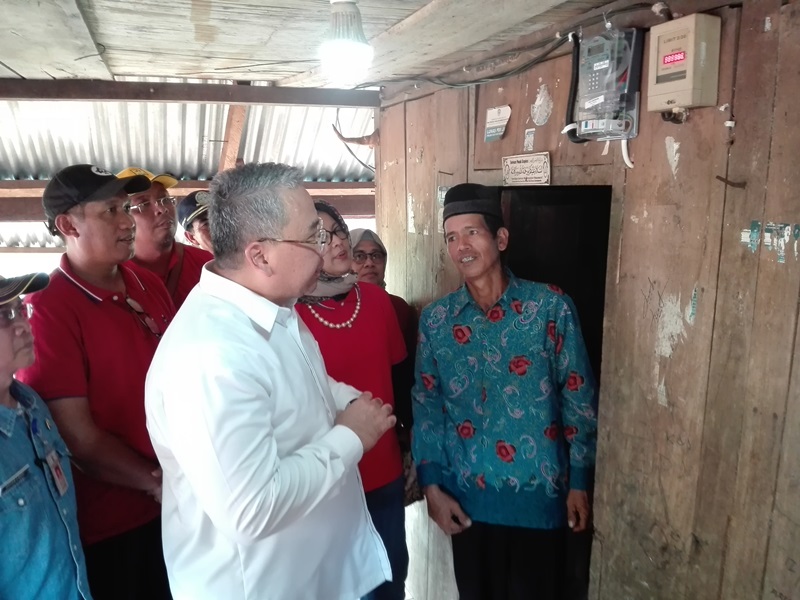 Mendes PDTT dan Dirut  PLN Wilayah Sumatera,  Resmikan Listrik Desa