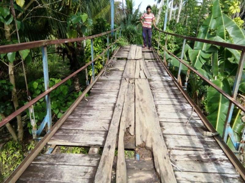 Jembatan Rusak Ancam Warga