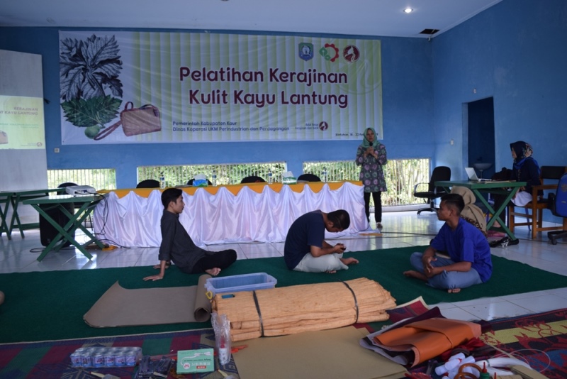 20 Pengrajin Dilatih Budaya Kulit Lantung