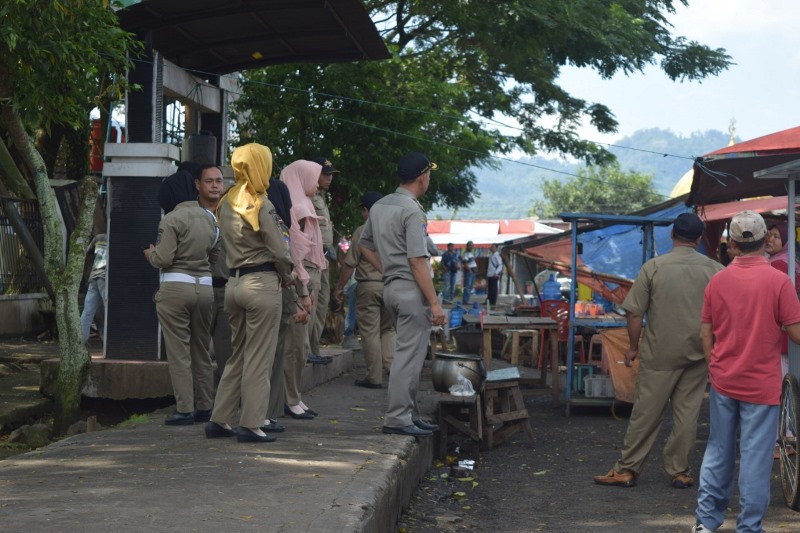 Pedagang Gorengan Ditertibkan