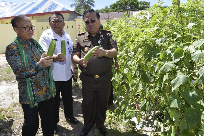 Sekjen Kemendes PDTT Resmikan Balai Latihan Masyarakat Ambon