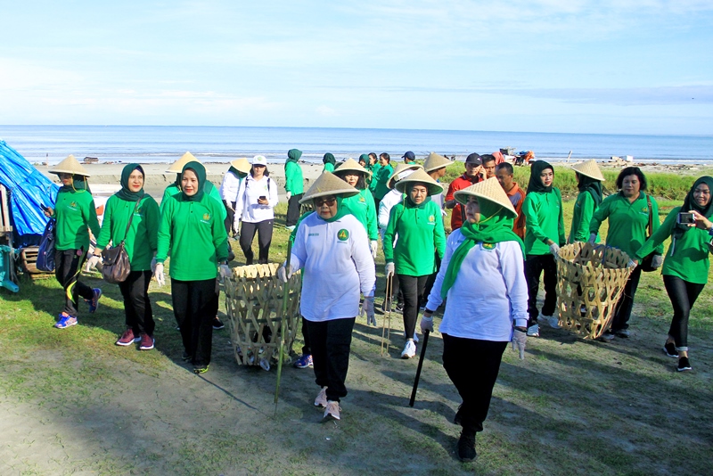 Ikatan Adhyaksa Dharmakarini, Bersihkan Pantai