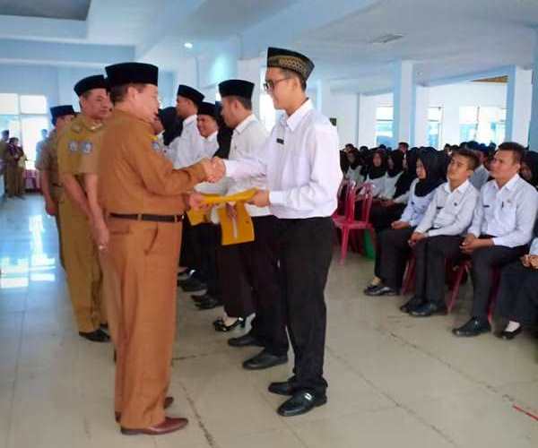 198 SKTP Tenaga Pendidik Diserahkan