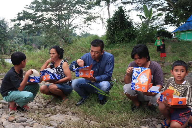 Putra Mas Wigoro BerbagiKepada Kaum Dhuafa