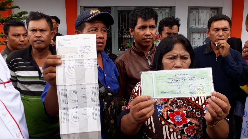 Nasabah Kantor  Pos Tuntut Hak