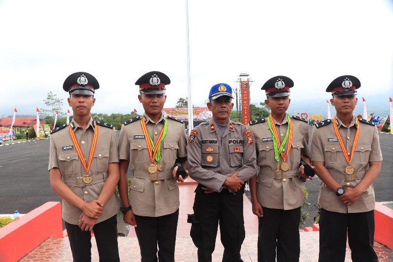 Mendengar Cerita Lulusan, Terbaik SPN Bukit Kaba