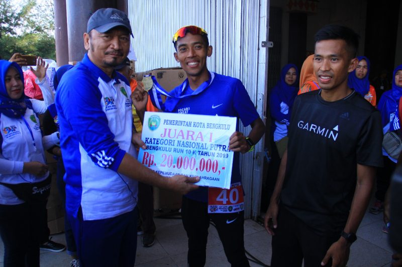 Agus Prayogo Dan Odeta, Juara Bengkulu Run 10 K Nasional