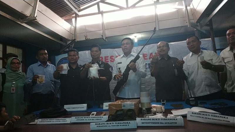 Buronan Narkoba Tinggalkan Senpi Laras Panjang Saat Digerebek Tim BNNP Bengkulu