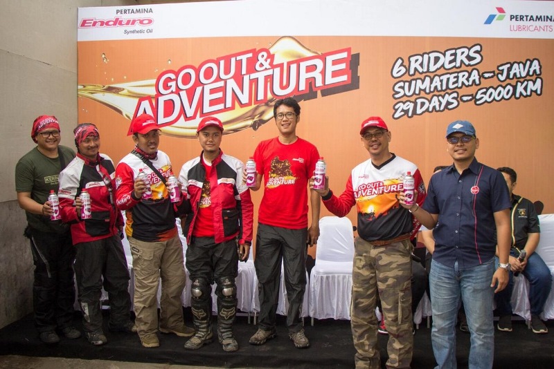 “Enduro Touring Go Out Adventure”