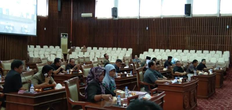 Sidang Paripurna, Banyak Kursi Kosong