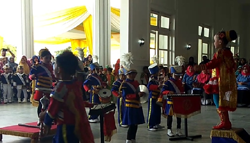 10 Tim Ramaikan Kids Fun Drum Band Festival