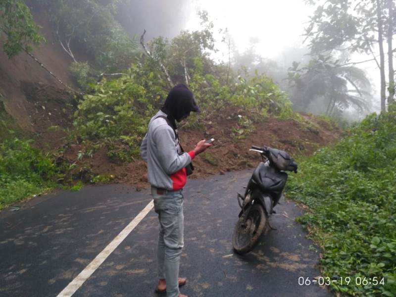 Longsor Kembali Tutup Jalan Provinsi