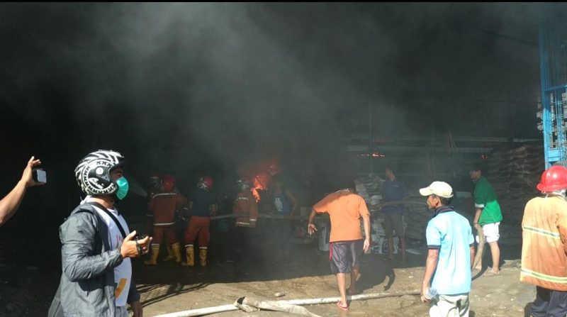 Si Jago Merah Lahap Toko Bangunan di Kelurahan Kebun Tebeng Bengkulu