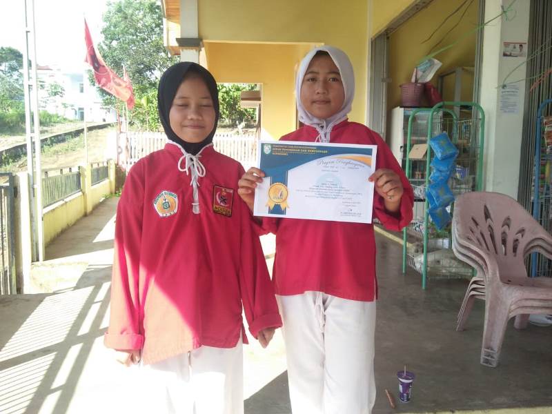 Siswi MTsN 2, Juara Silat